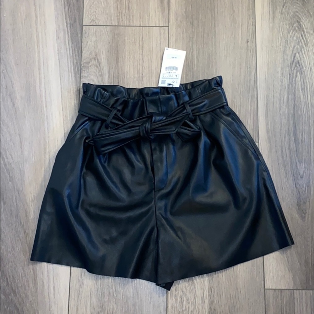Zara Women’s High Waist Leather Shorts (LARGE)